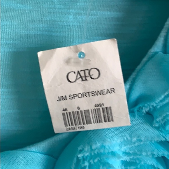 NWT - Cato Top with Cloth Flowers Around Neck - Picture 8 of 8